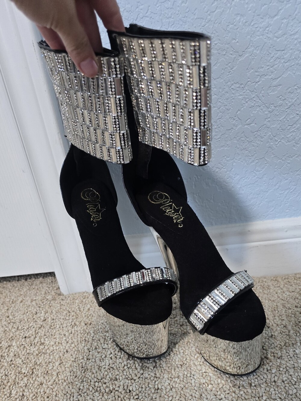 Pleasers 7 Inch Silver Sandal With Rhinestone Strap Size 5